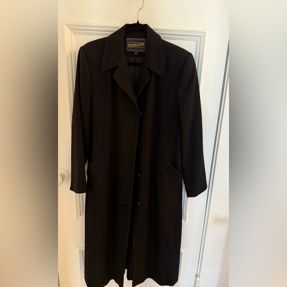 Women's Oversized Vintage Pendleton 100% wool, Long Black Coat. Size 8p.